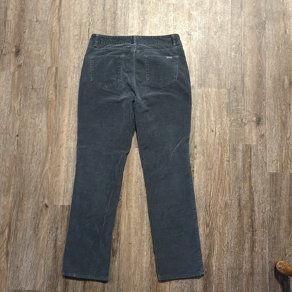 L.L. BEAN FAVORITE FIT CORDUROY PANTS (8) - Picture 8 of 9